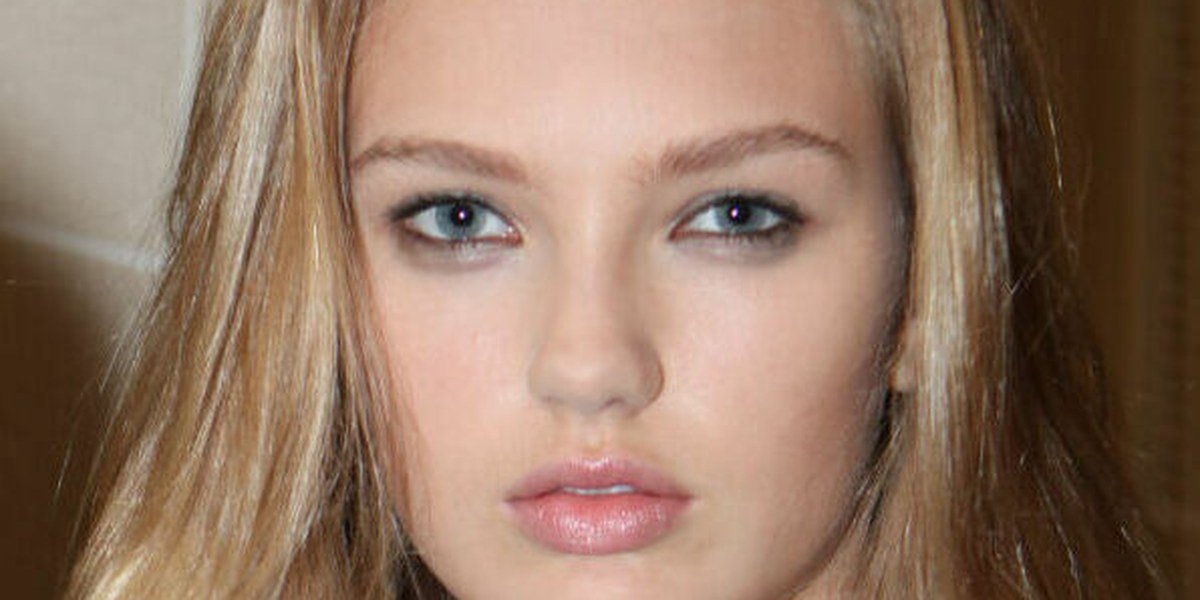 Close-up of Romee Strijd's face in 2011 showing her blonde hair and blue eyes