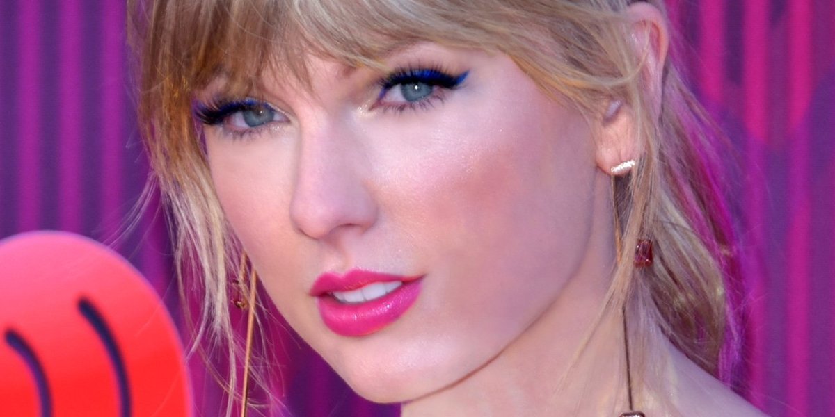 Taylor Swift at the 2019 iHeartRadio Music Awards